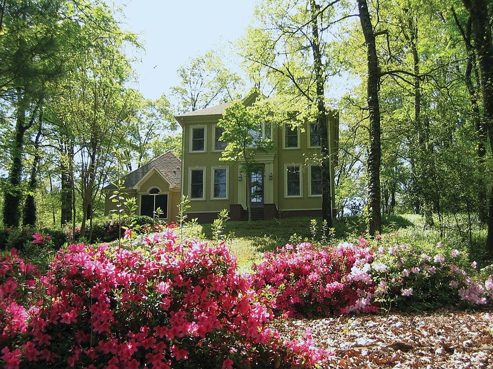 351 Dover Ln Madison