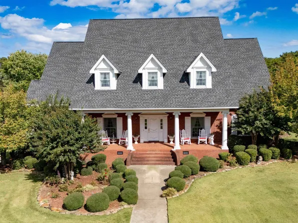 444 Turnberry Ln, Albertville, AL 35951