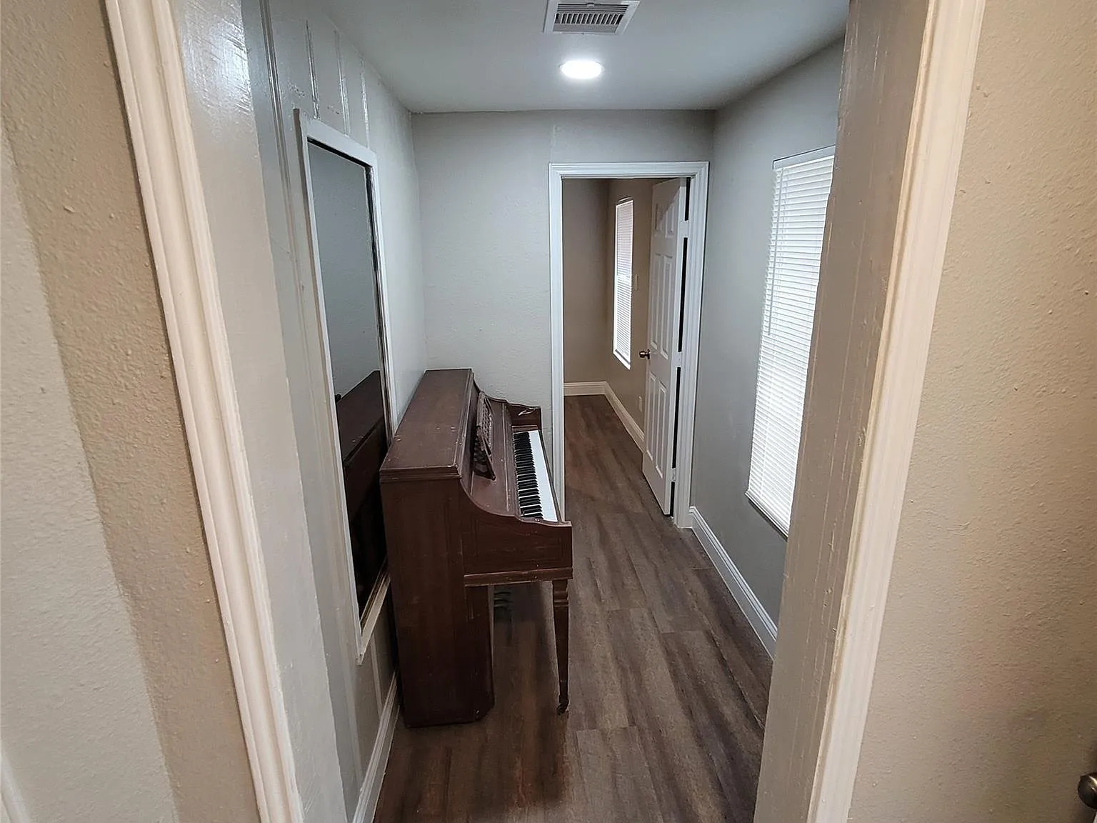 3 bed, 2.0 bath, 1400 sqft, $1,700 — Photo 2