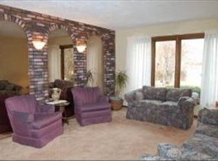 324 Hillside Ct, Schaumburg, IL 60193