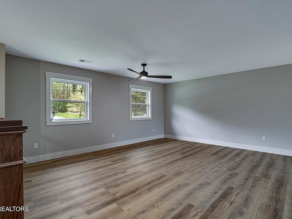 5th image of 10521 Pinedale Dr