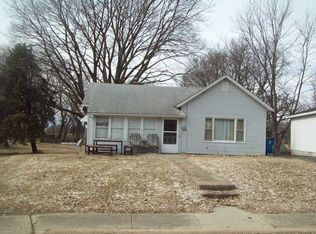 212 S 2nd St, Walnut, IL 61376