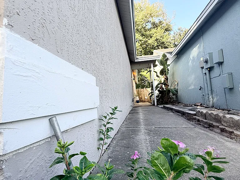 4414 Venice Dr — Photo 2
