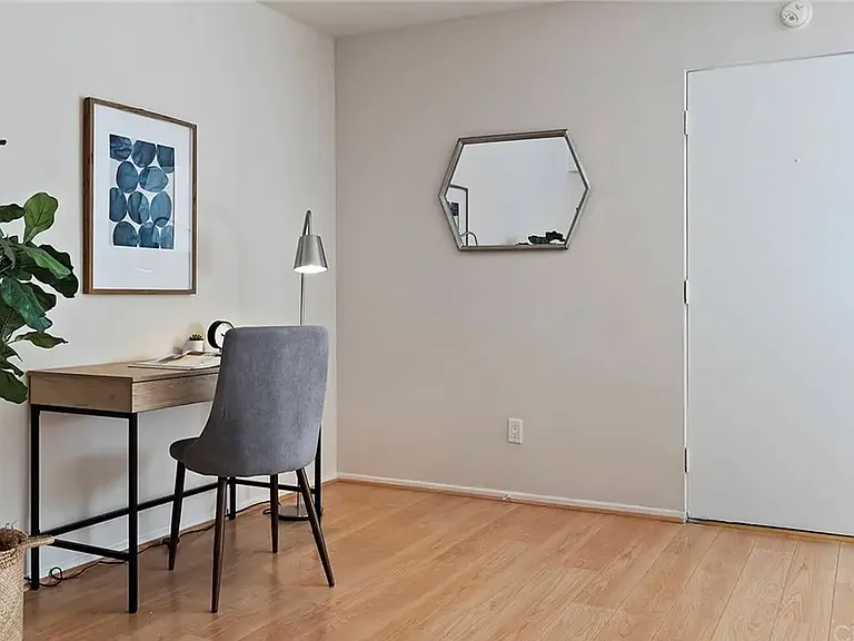 497 El Molino Ave #204 — Photo 22