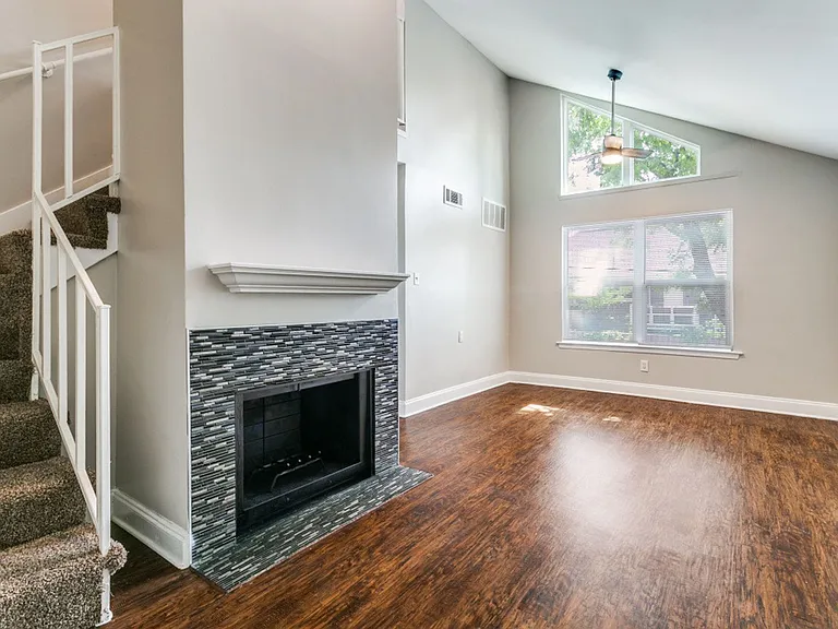 4023 N Hall St #206 — Photo 1