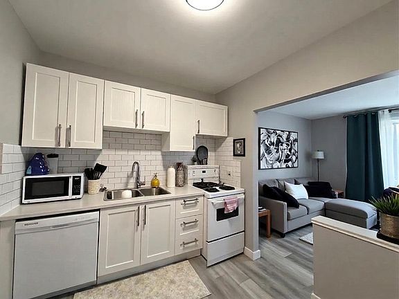 2nd image of 50 Mohawk Rd W #201