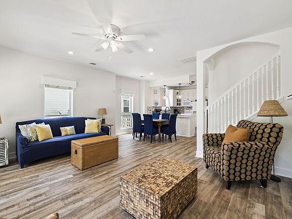 3rd image of 90 Ventana Blvd