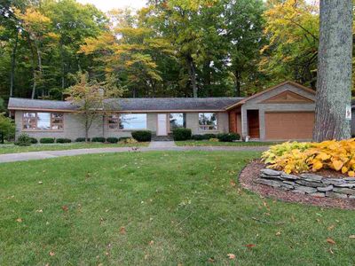 9530 Peninsula Dr, Traverse City, MI, 49686