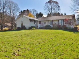 92 Spring Valley Dr, Granville, OH 43023