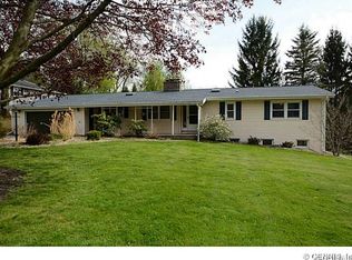 2 Rollingwood Dr, Pittsford, NY 14534