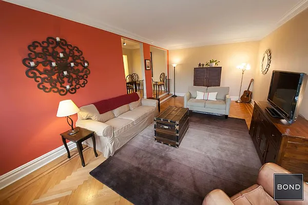 Sold by Bond New York | media 5