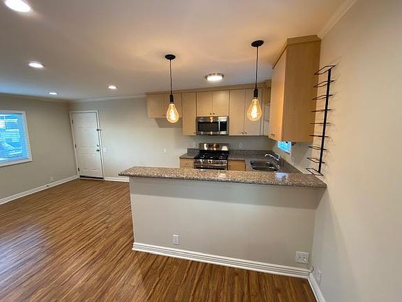 4th image of 309 Sinclair Ave #B
