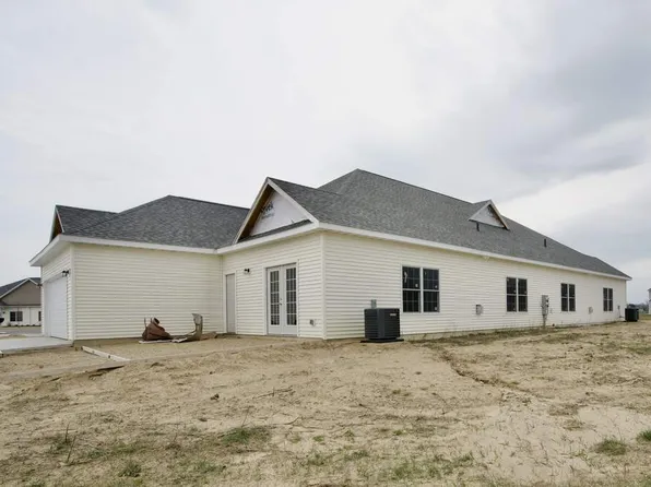 1867 Peachtree Path, Stevensville, MI 49127