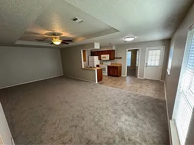 543 W Jefferson St — Photo 2