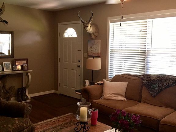 2nd image of 2105 Hillcrest Dr