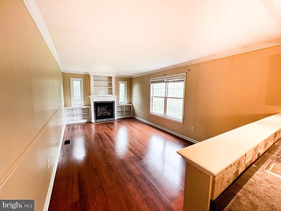 4th image of 71 Greenfield Dr