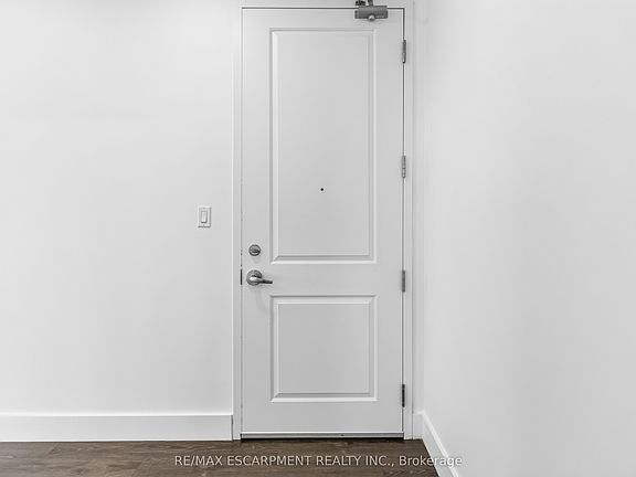 4th image of 640 Sauve St #602