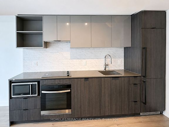 4th image of 252 Church St #1708