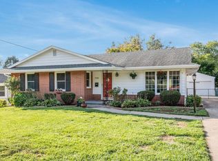 7210 Maple Dr, Urbandale, IA 50322