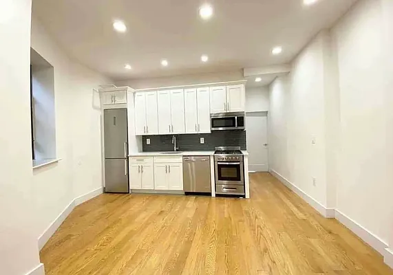 Rented by EastMount Realty LLC | media 18