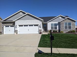 1916 Crimson Oak Dr, Maryville, IL 62062
