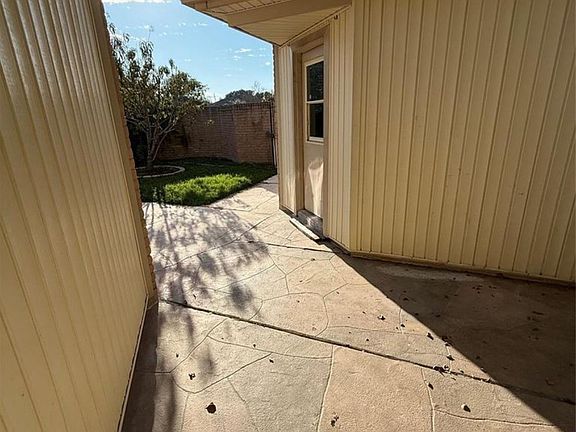 3rd image of 4027 Summit Valley Dr