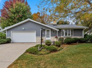 W174N9359 Devon Wood ROAD, Menomonee Falls, WI 53051