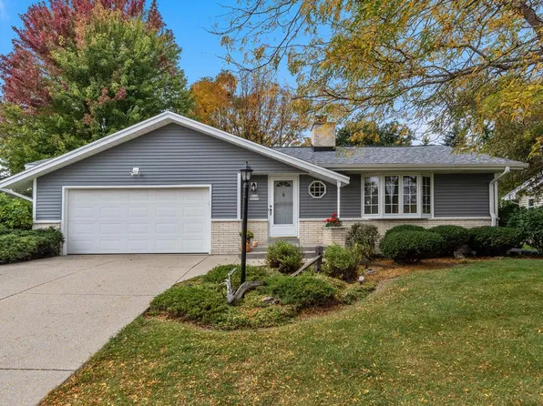 W174N9359 Devon Wood ROAD, Menomonee Falls, WI 53051