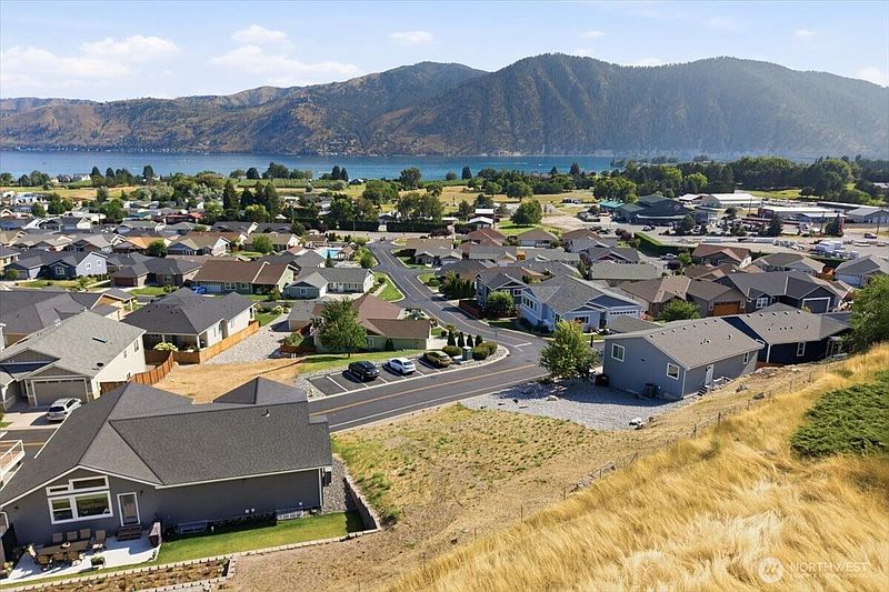 3rd image of 515 Village Drive