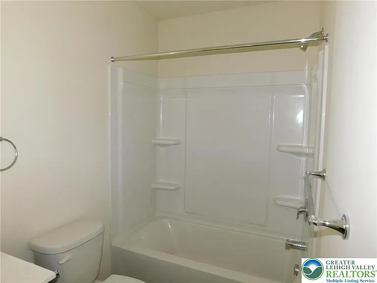 639 Linden St — Photo 15