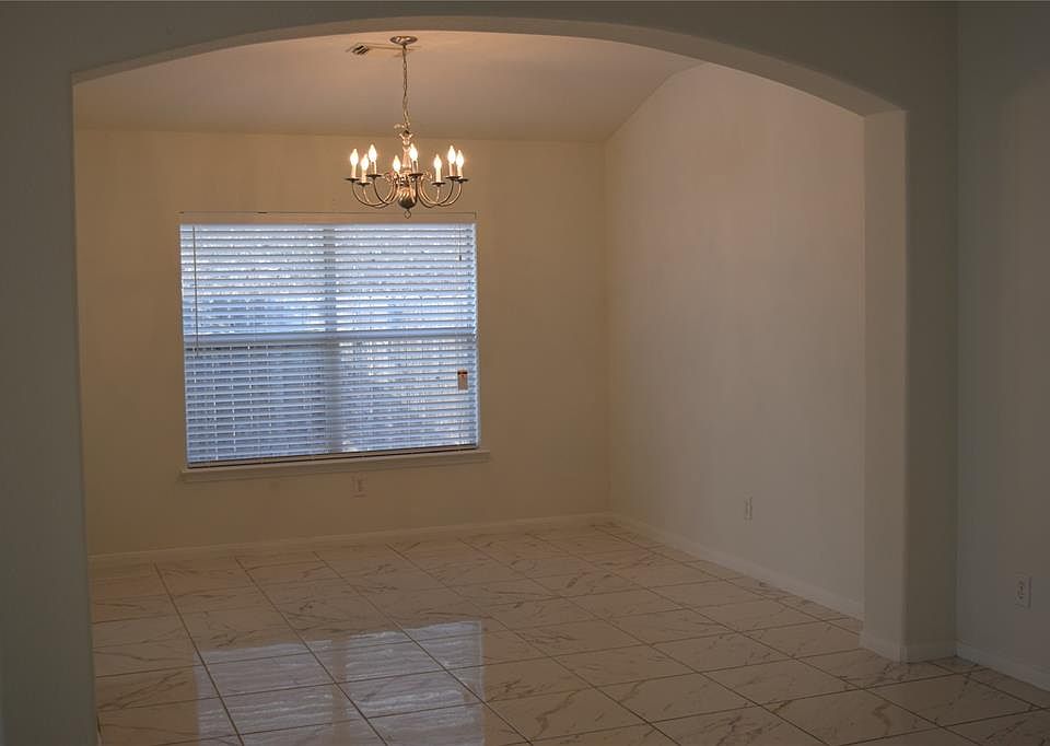 1st image of 10104 Hidden Falls Dr