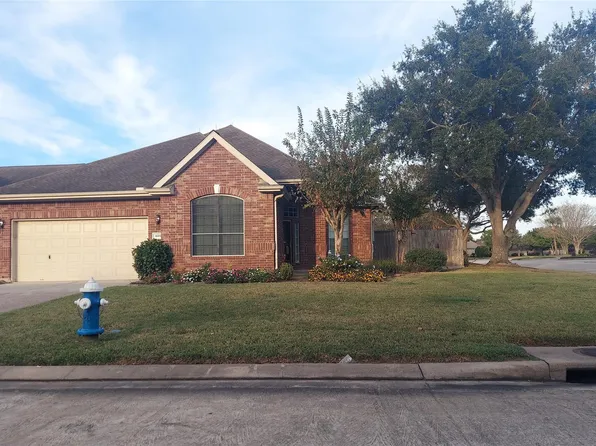 1601 N Lago Vista Ct, Pearland, TX 77581