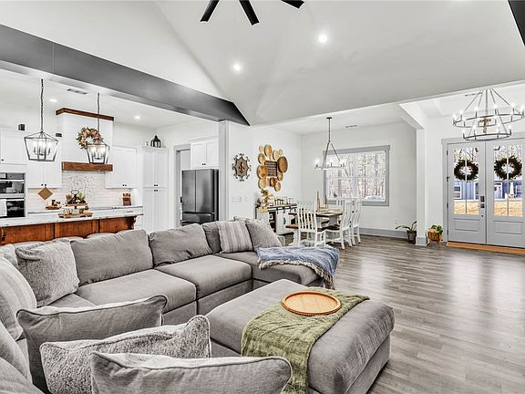 4th image of 919 Watercrest Rd