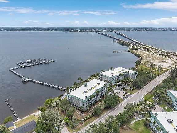 30-Foot Dock Slip Option