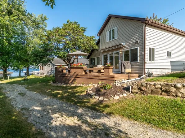 116 Lakeside Ct, Fremont, IN 46737