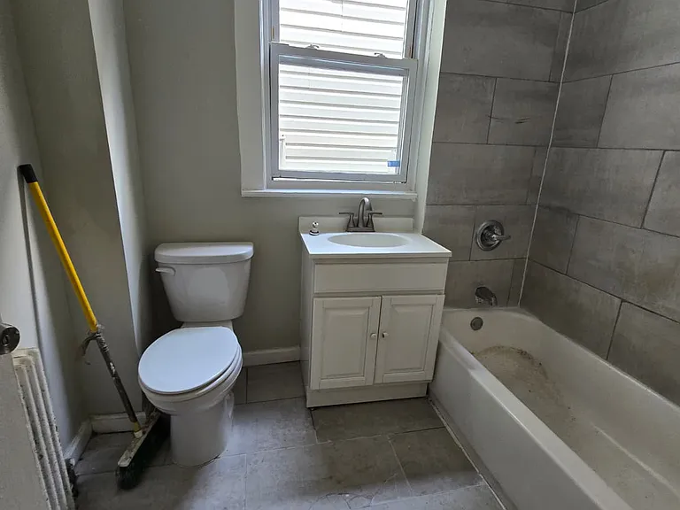 76 Eaton Pl #2A — Photo 2