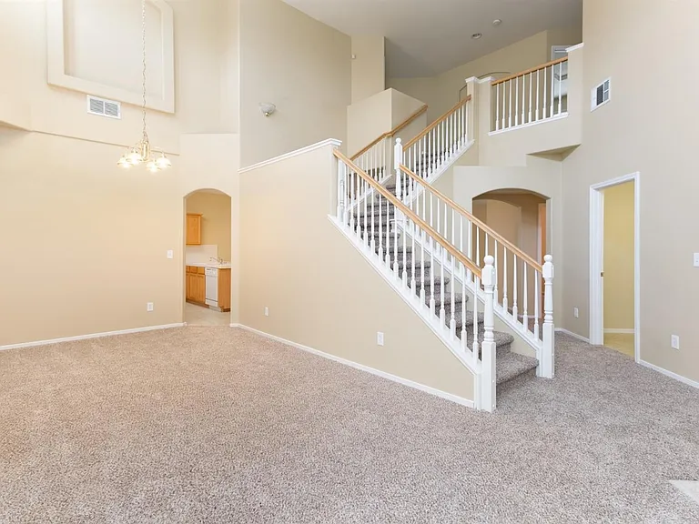 669 Brittanyann Ln — Photo 2