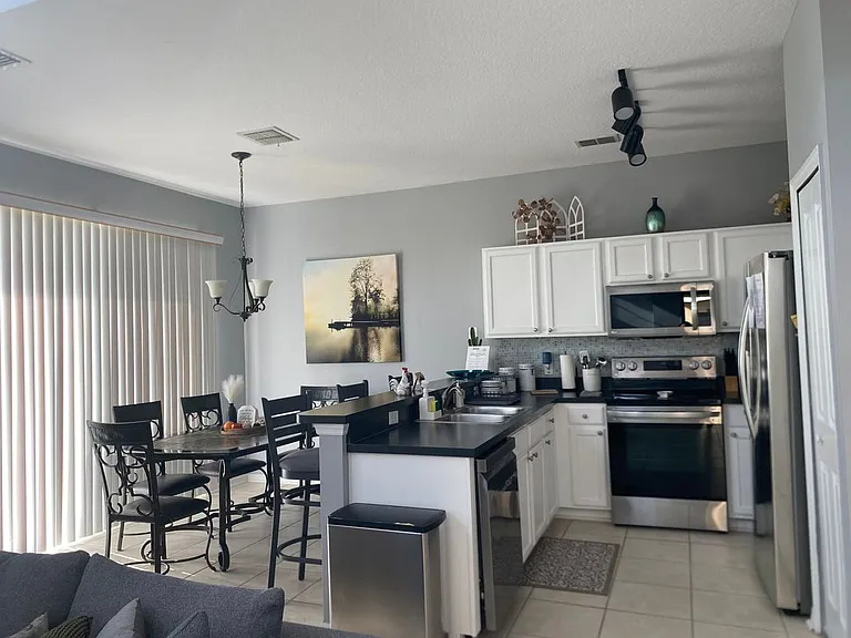 438 Monroe Cir — Photo 11