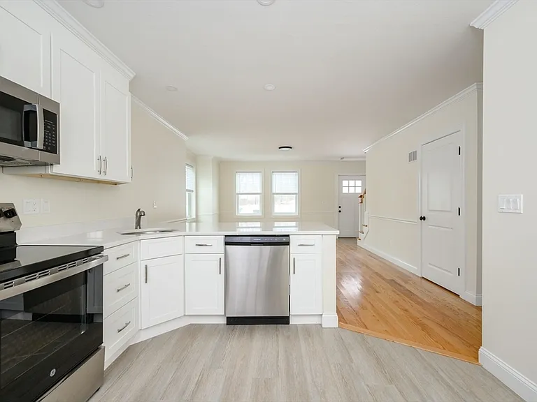 75 Block St — Photo 17