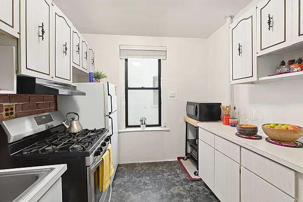 Sold by Compass | media 4