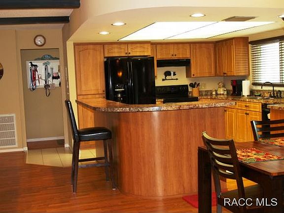 3rd image of 626 N Venturi Ave