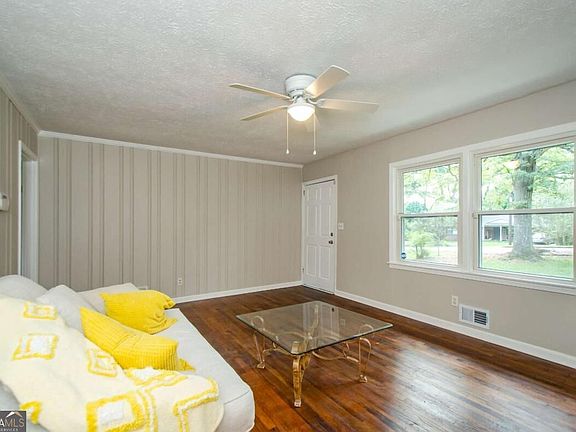 4th image of 123 Arnold Pl
