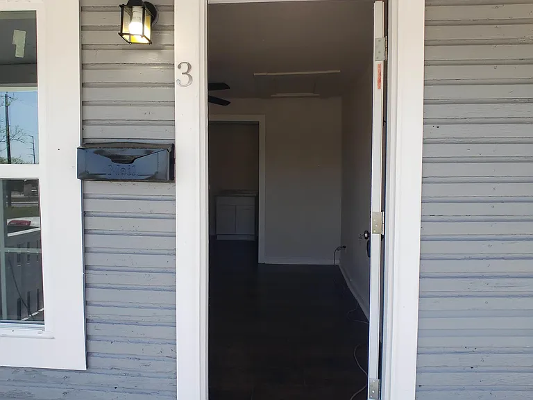 1529 N Walters #4 — Photo 9
