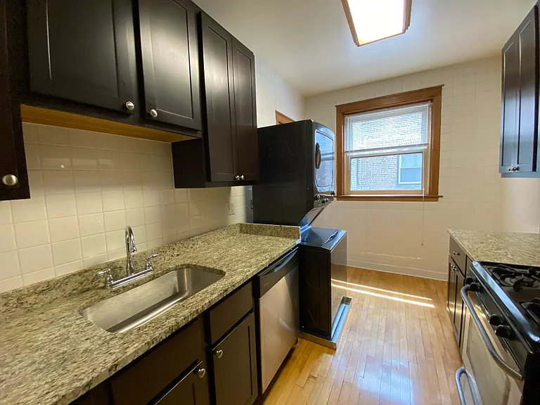 1535 West Addison — Photo 47