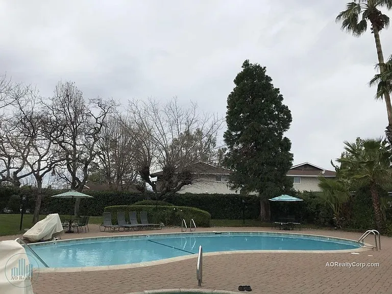 Shasta Villa Apartments — Photo 8