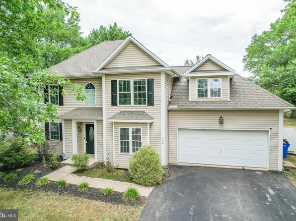 2079 Greenbriar Rd, York, PA 17404