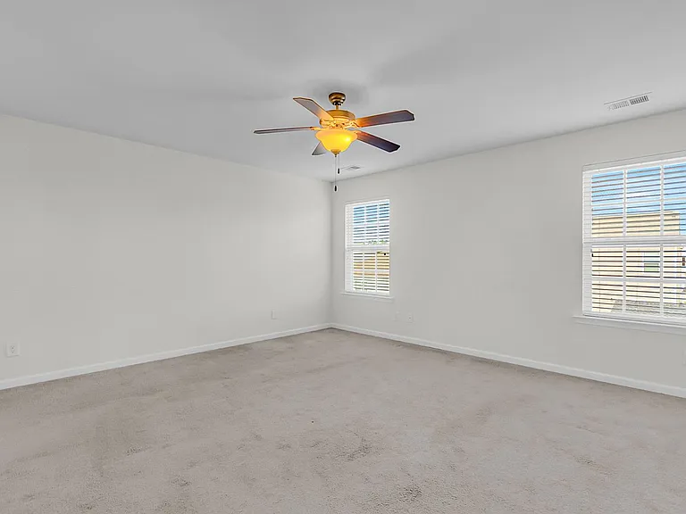 212 Longford Dr — Photo 34