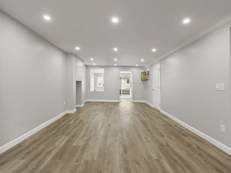518 New York Ave #1 — Photo 3