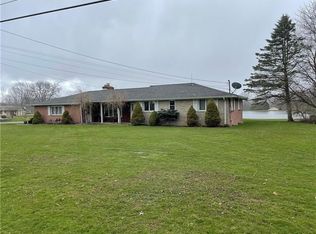 4880 Lakeview Dr, Hermitage, PA 16148