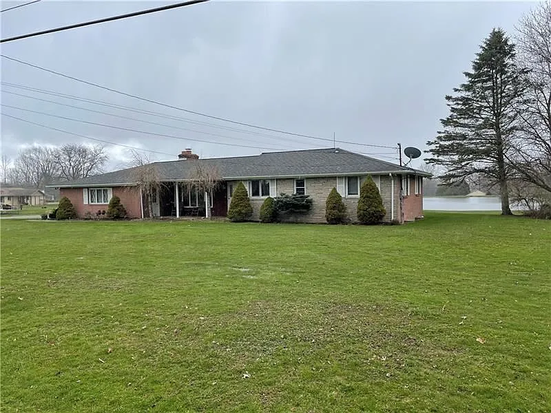 4880 Lakeview Dr photo 1
